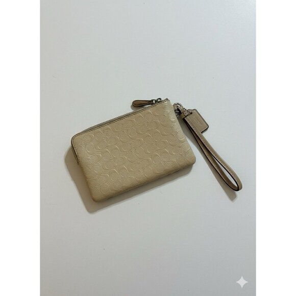 Coach Signature C Logo Beige Nude Embossed Patent Leather Corner Zip Wristlet - Picture 2 of 6